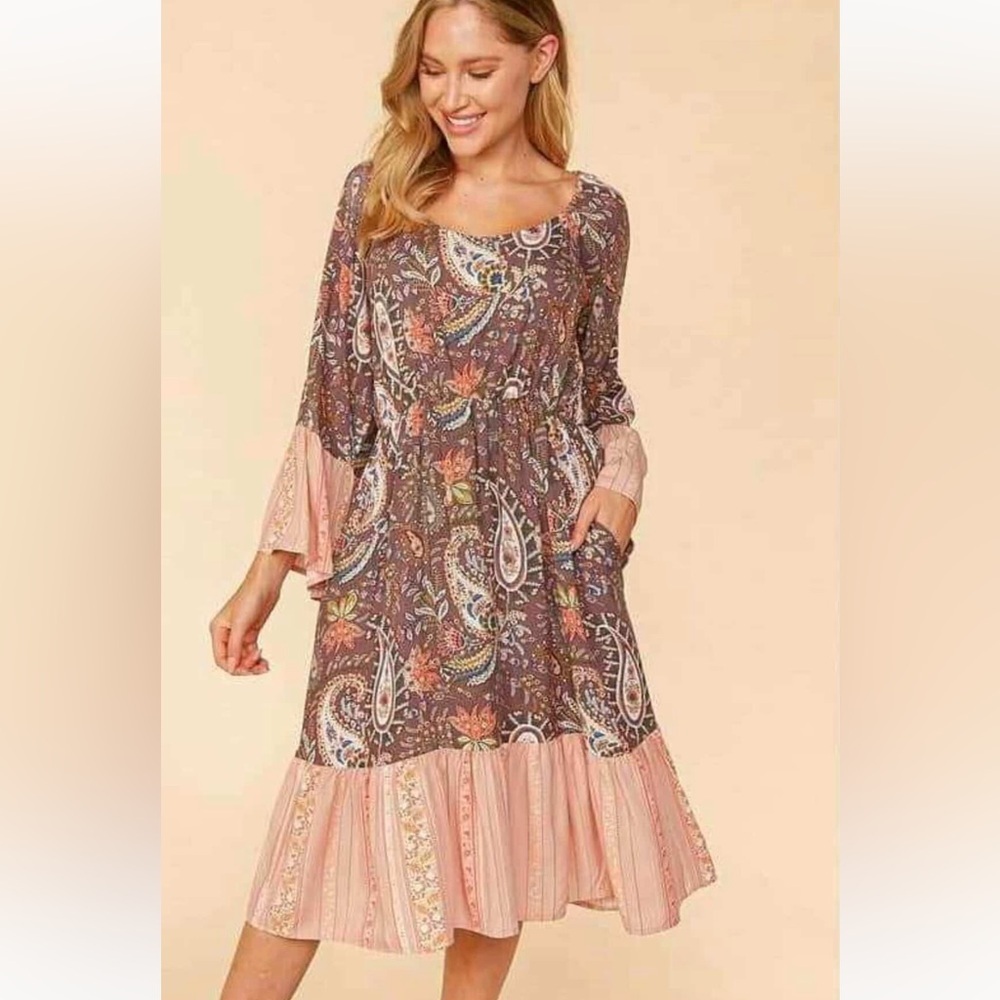 Like New Boutique Haptics Paisley Midi Dress